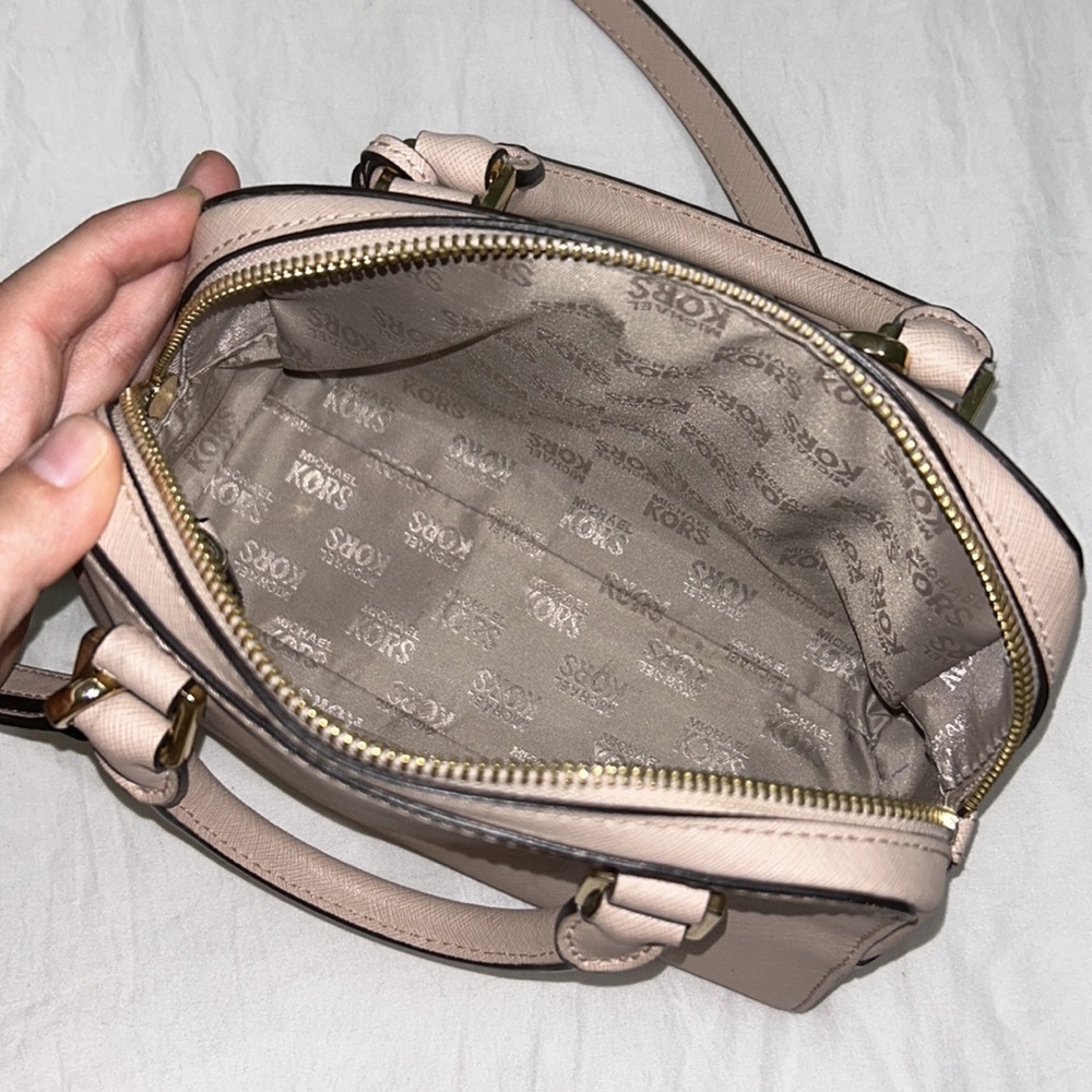 Michael Kors Purse Cross-body - Picture 6 of 8